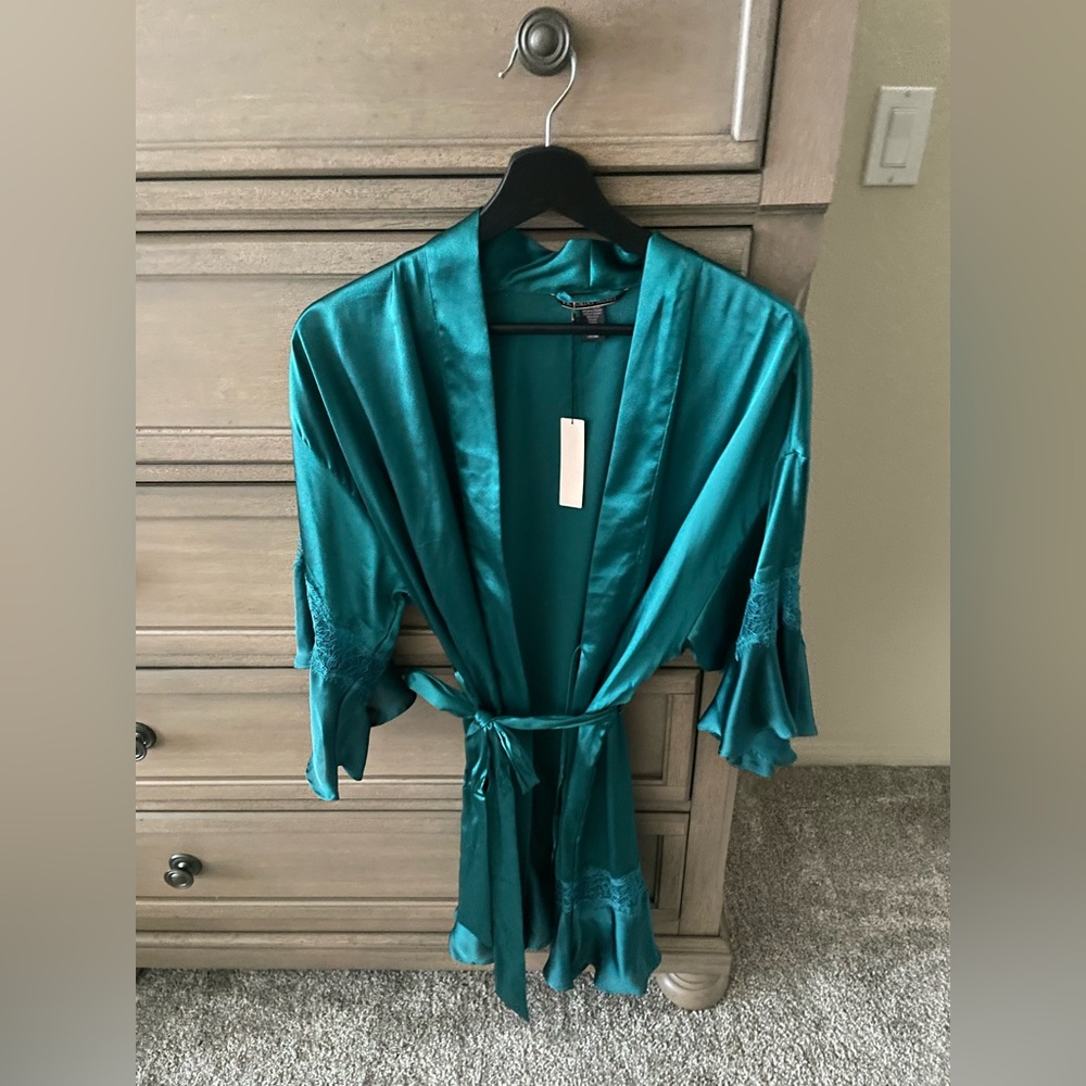 Victoria’s Secret Lace Silk Dressing Robe- NWT